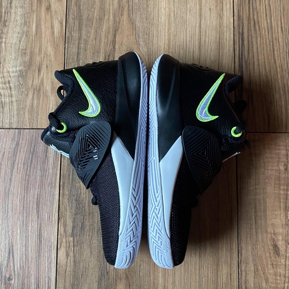 ⚡💚NWT Nike Kyrie Flytrap III (PS) Volt💚⚡ - Picture 6 of 12